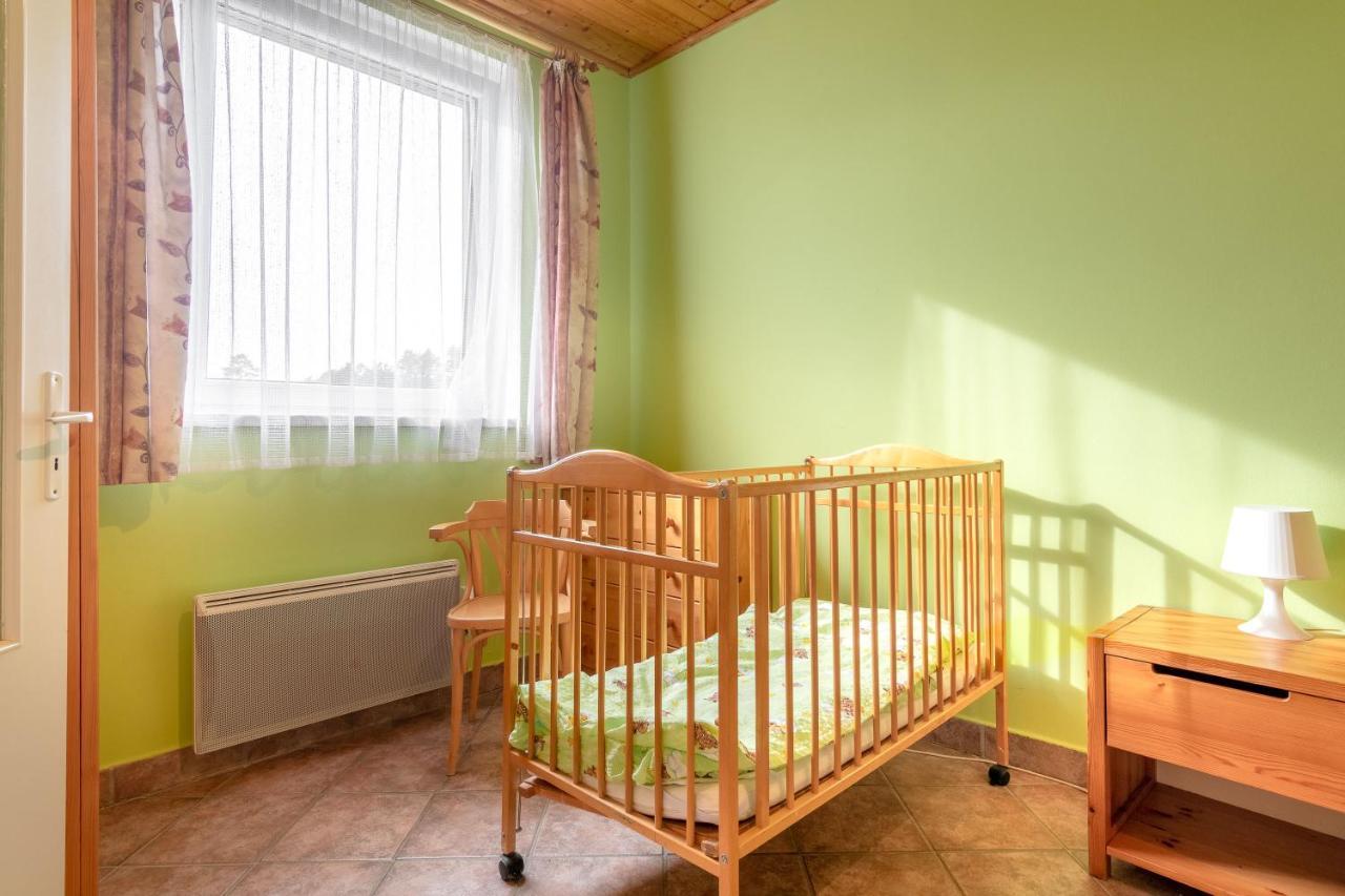 Farma Slunecny Dvur Apartmany A Family Stany Strecha Pod Strechou Hermanuv Mestec Экстерьер фото