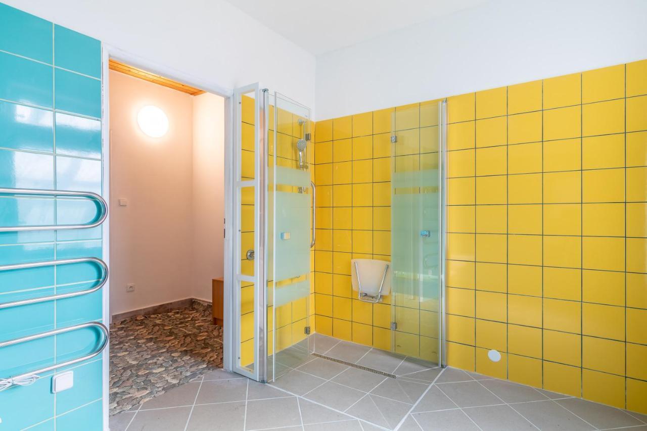 Farma Slunecny Dvur Apartmany A Family Stany Strecha Pod Strechou Hermanuv Mestec Экстерьер фото