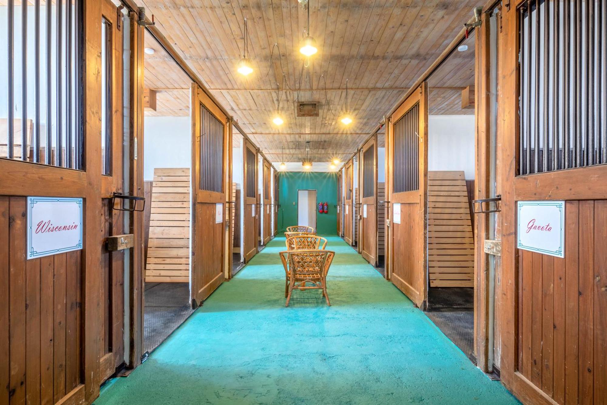 Farma Slunecny Dvur Apartmany A Family Stany Strecha Pod Strechou Hermanuv Mestec Экстерьер фото